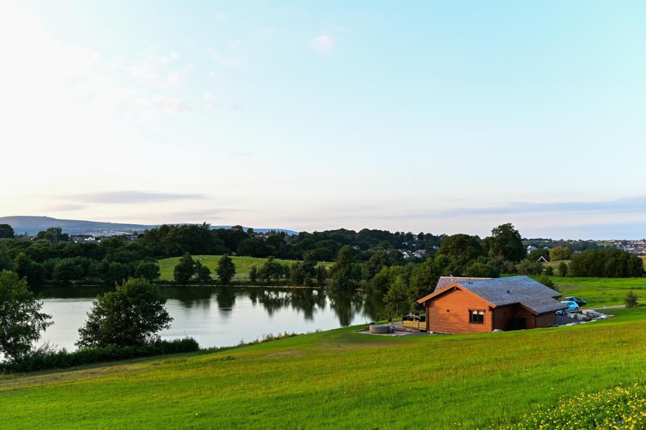 Cuddfan Lodge On A Gorgeous Private Lake Newport  Exterior foto